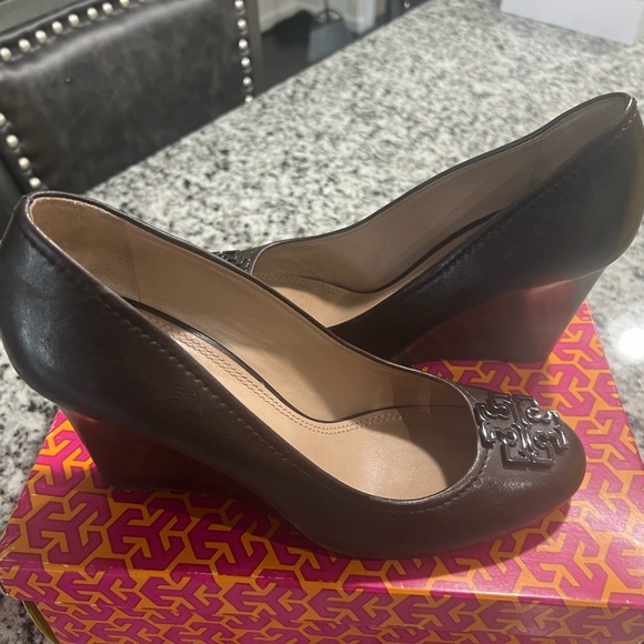 Tory Burch Brown Wedges size 10 - Picture 3 of 6